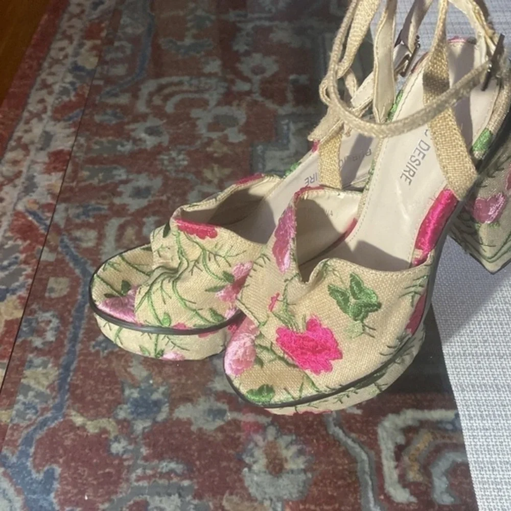 🌺🌸🌹💐Beautiful PUBLIC DESIRE , platforms